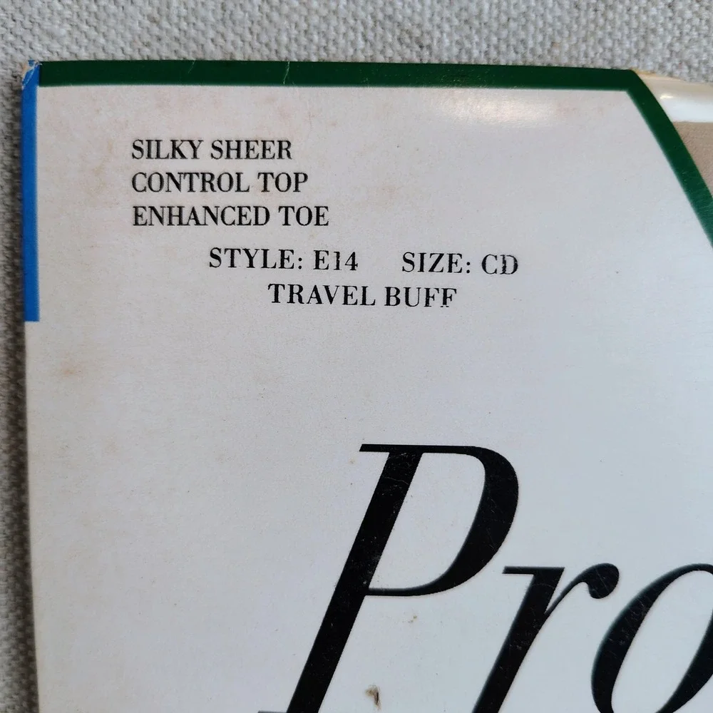 NWT Hanes Womens SZ CD Profiles Silky Sheer Tights Travel Buff Vintage 90s Core